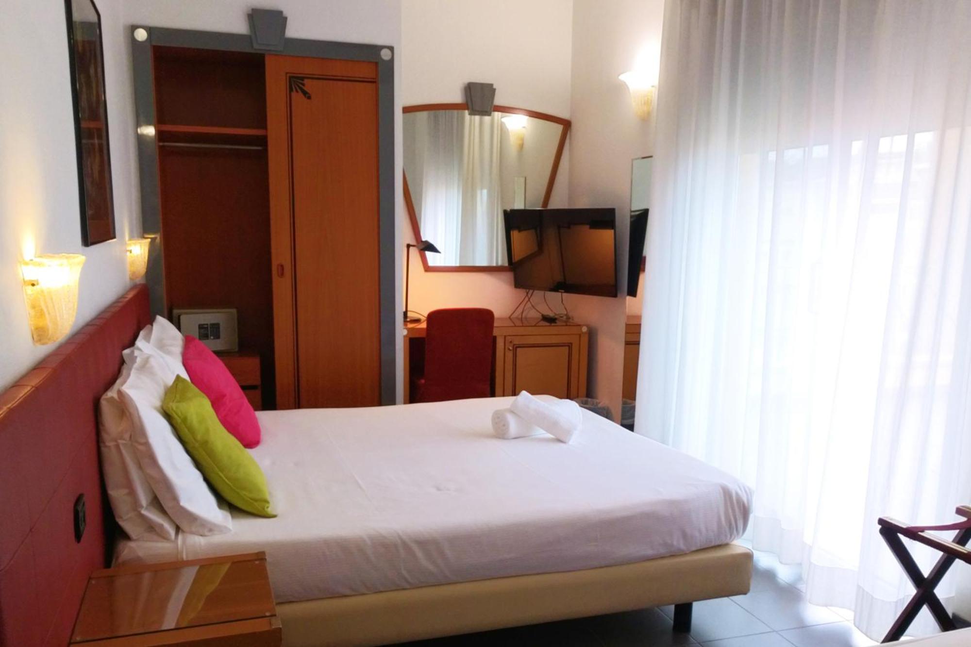 Hotel Nettunia Римини Стая снимка